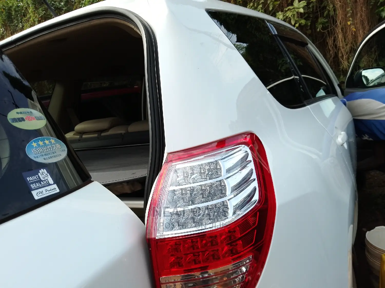 Toyota Vanguard 2012 White