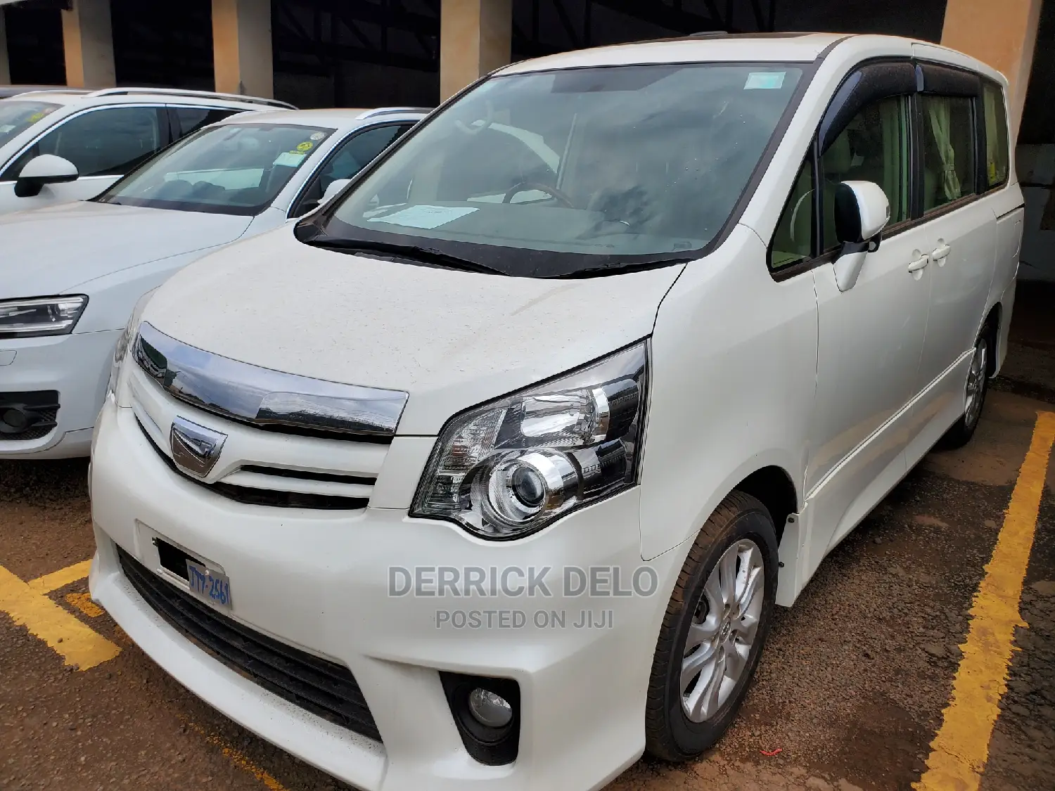 Toyota Noah 2010