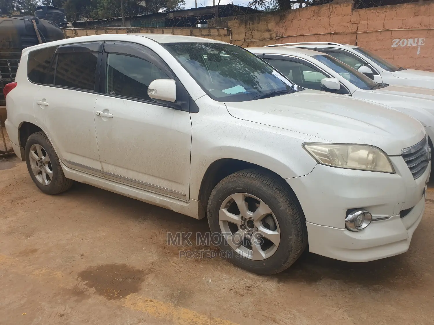Toyota Vanguard 2011 White