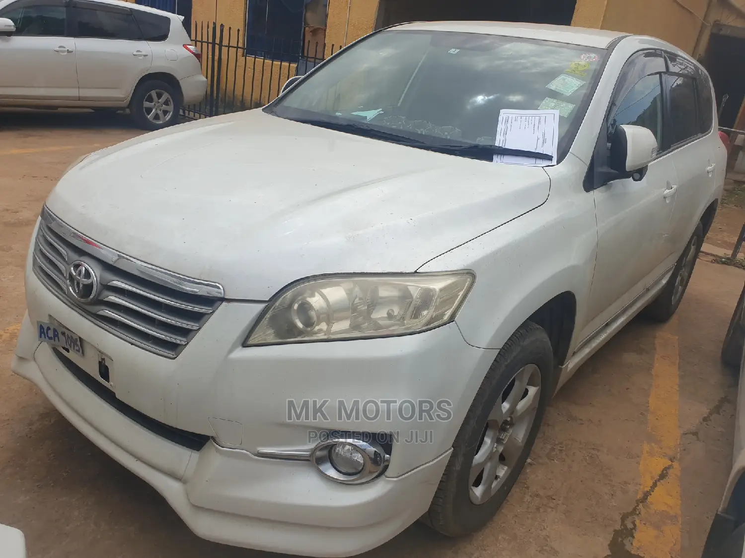 Toyota Vanguard 2011 White