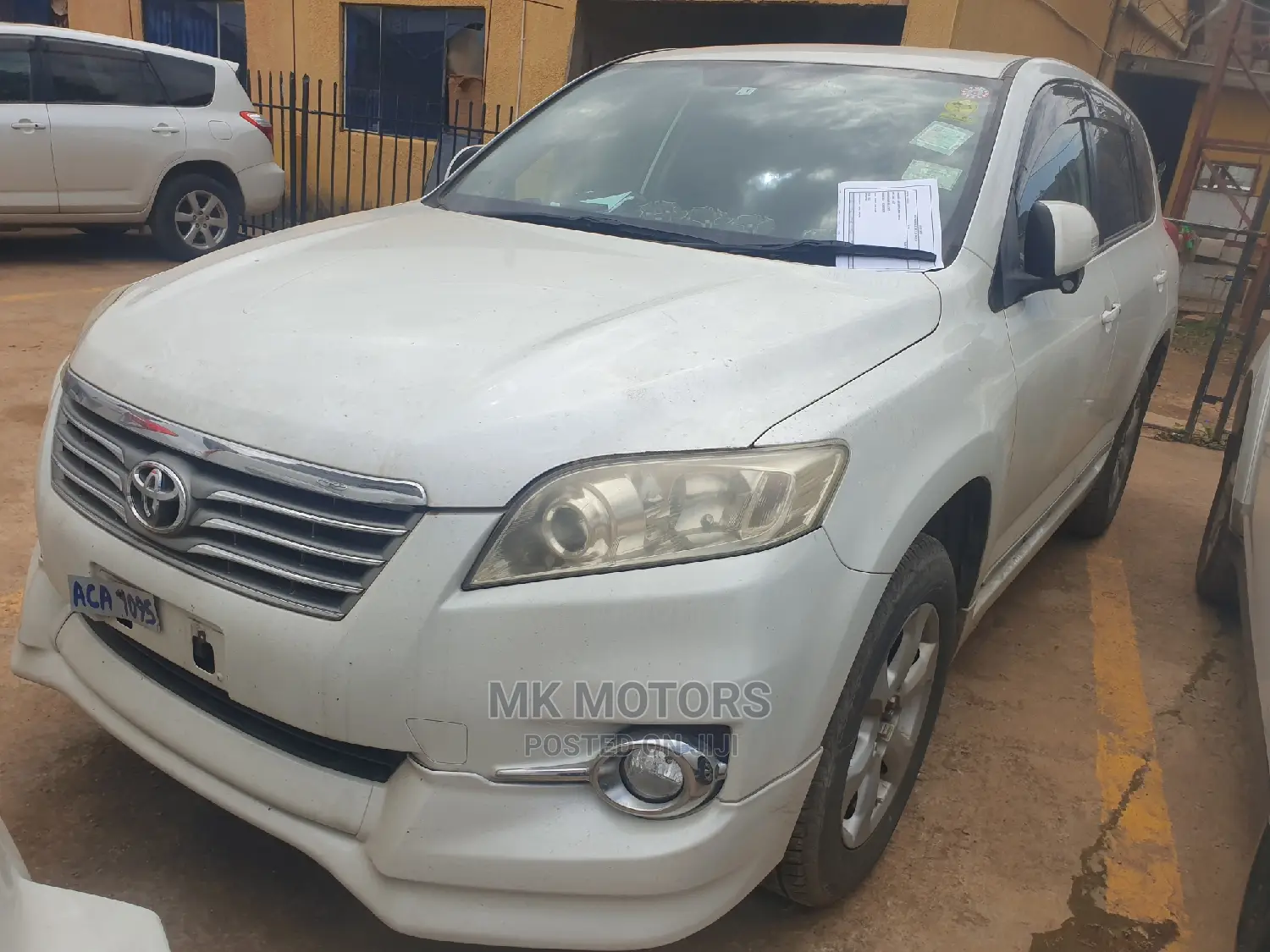 Toyota Vanguard 2011 White
