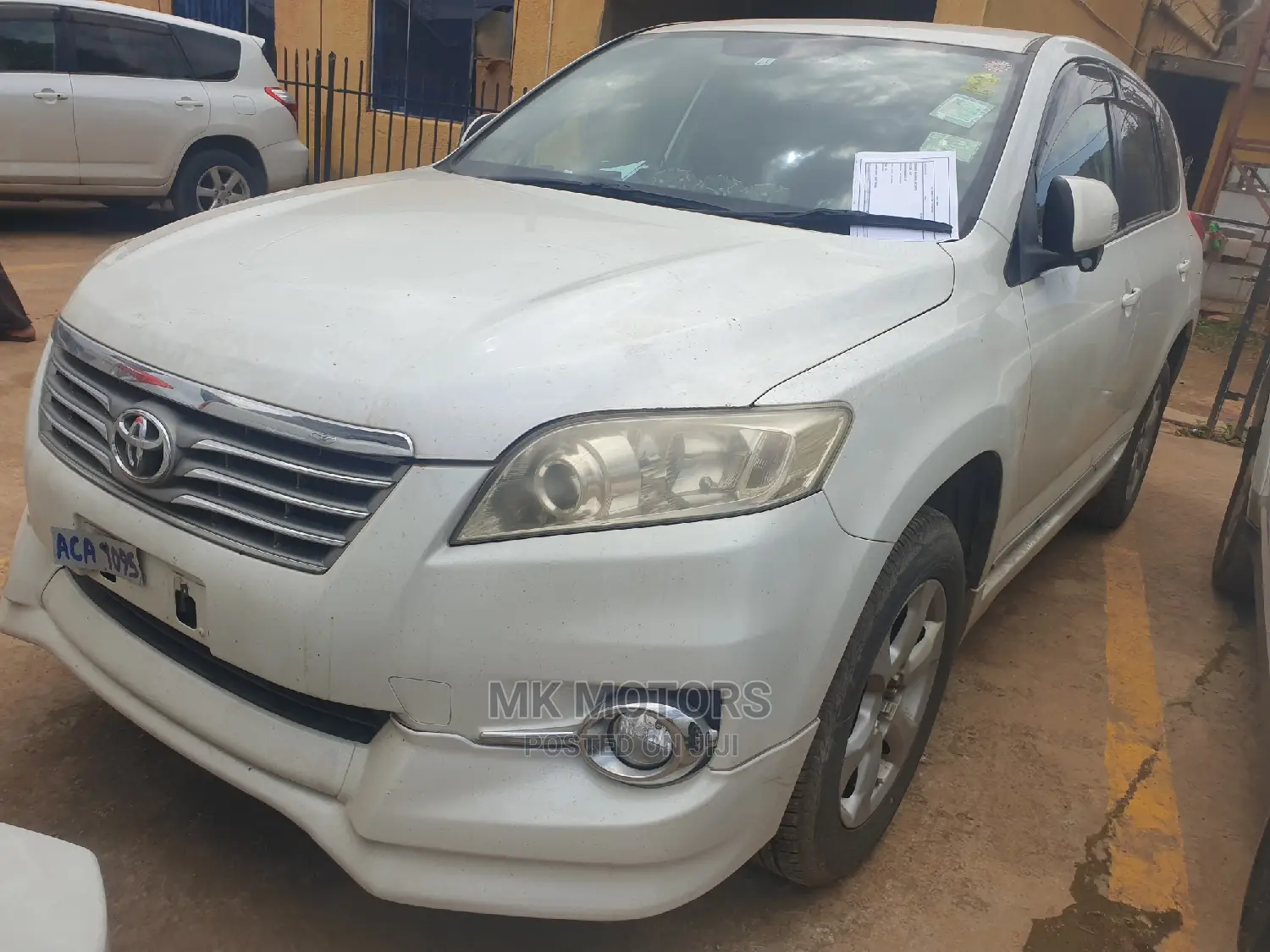 Toyota Vanguard 2011 White