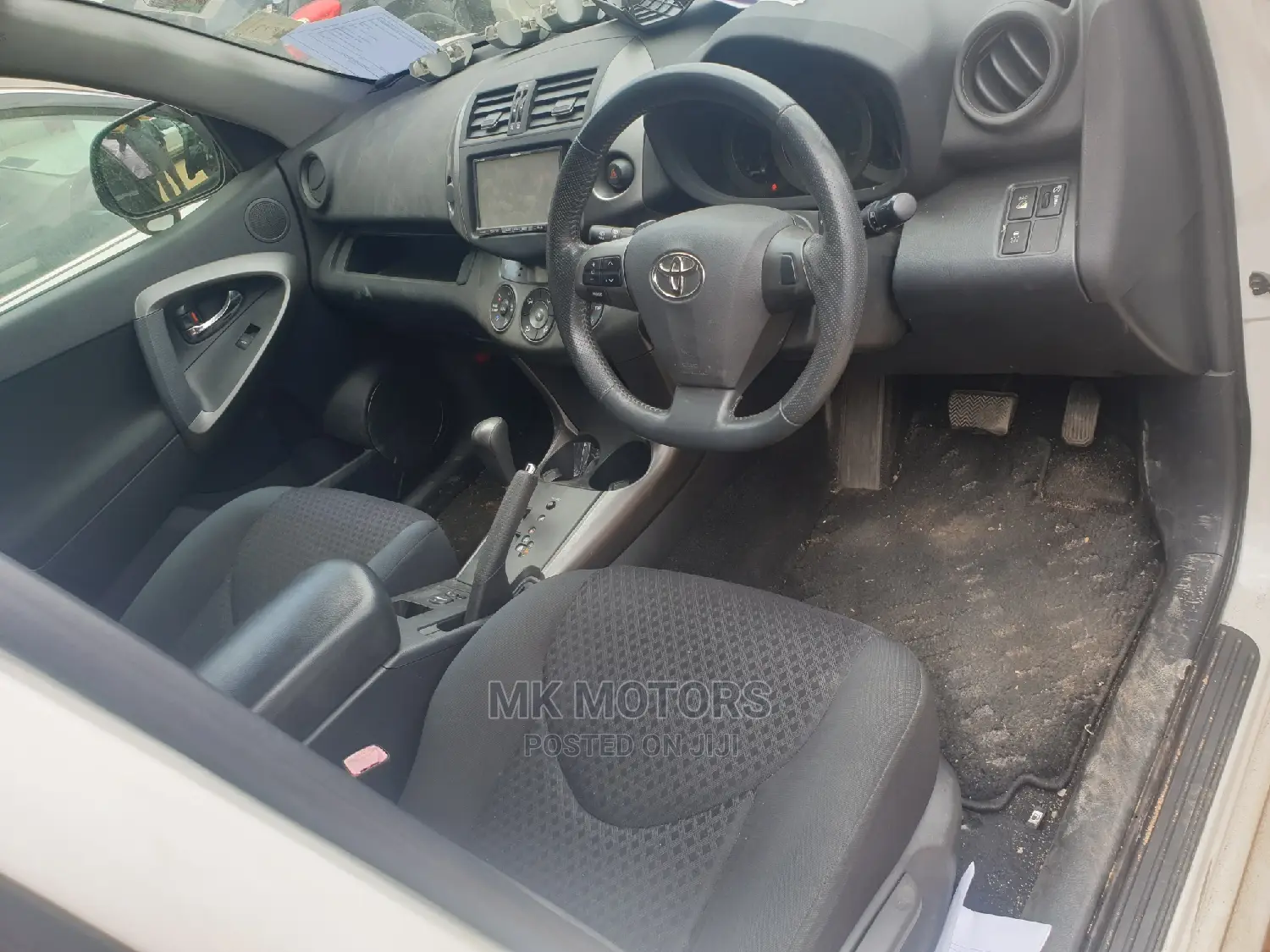 Toyota Vanguard 2011 White