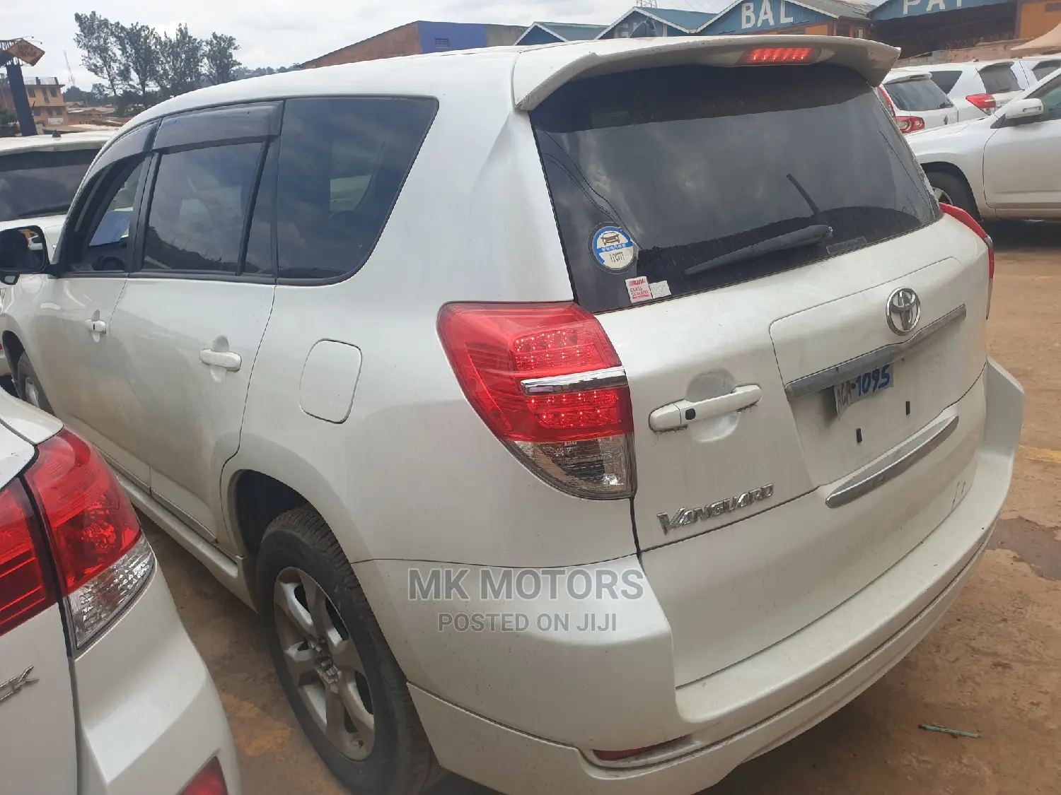 Toyota Vanguard 2011 White