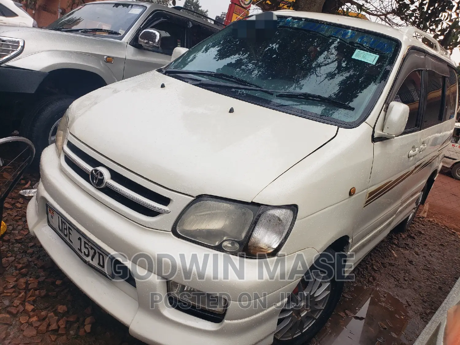 Toyota Noah 2004 White