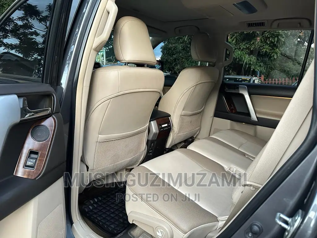 Toyota Land Cruiser Prado 2015 Gray