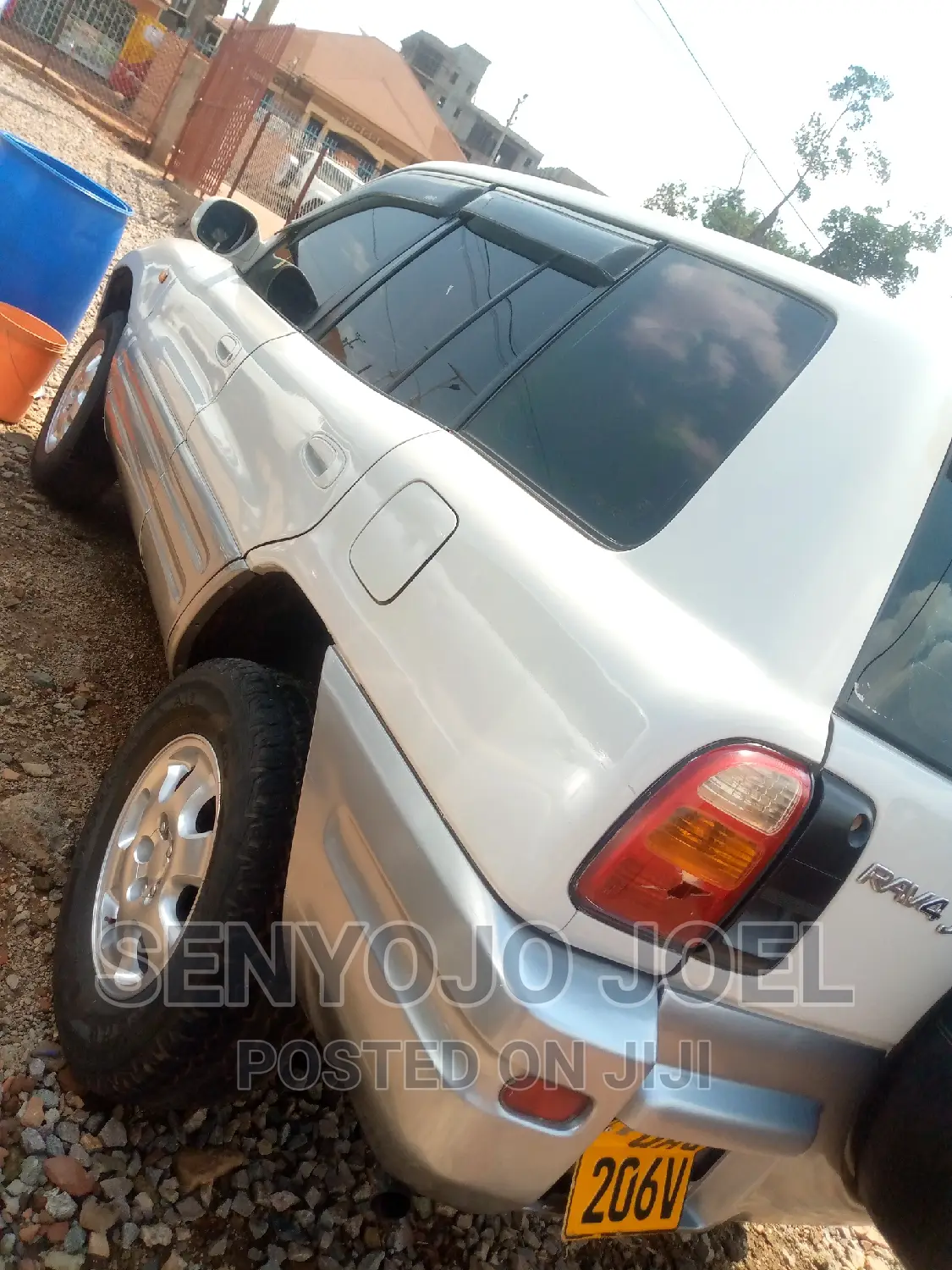 Toyota RAV4 Automatic 2000 White
