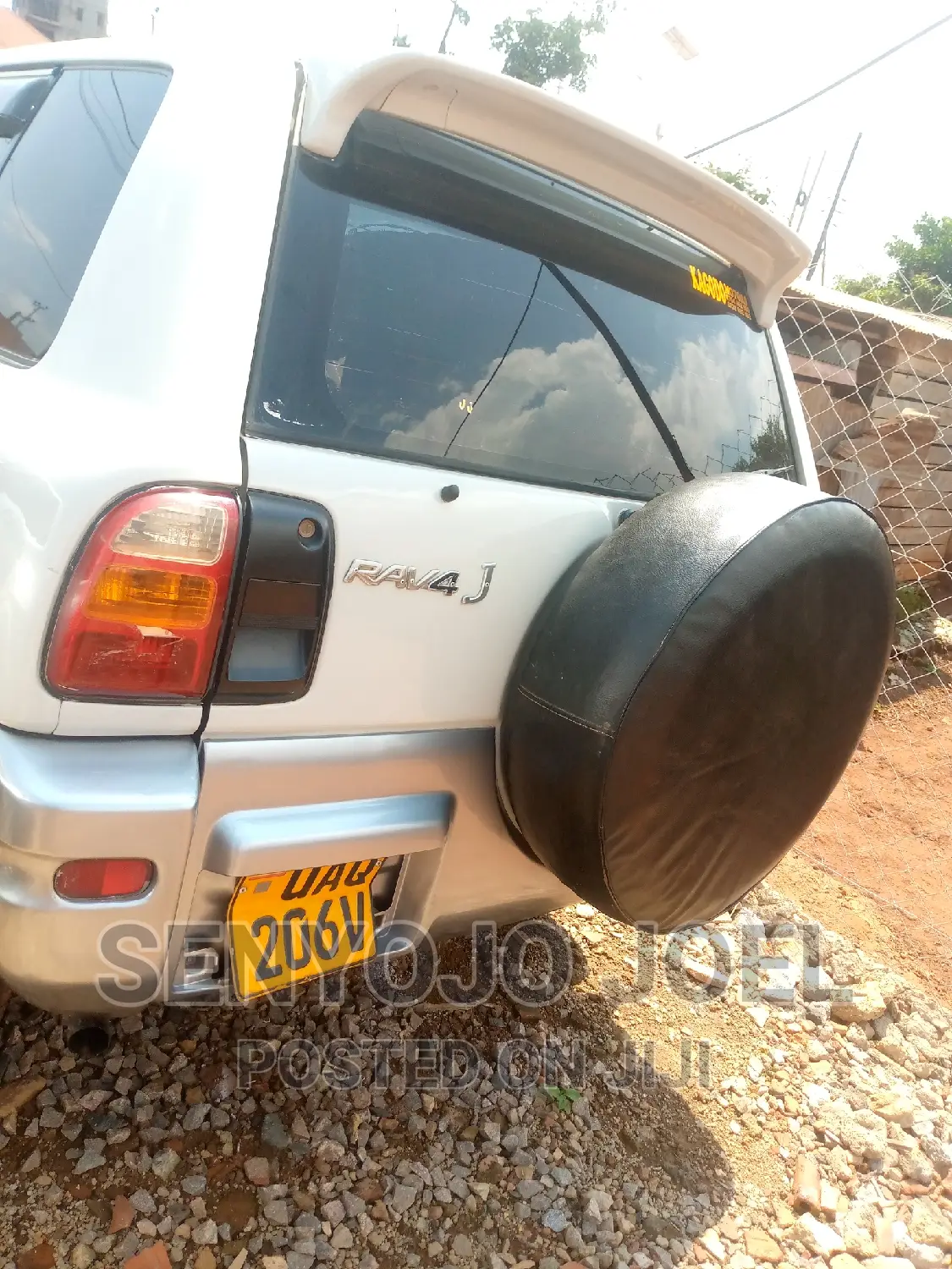 Toyota RAV4 Automatic 2000 White