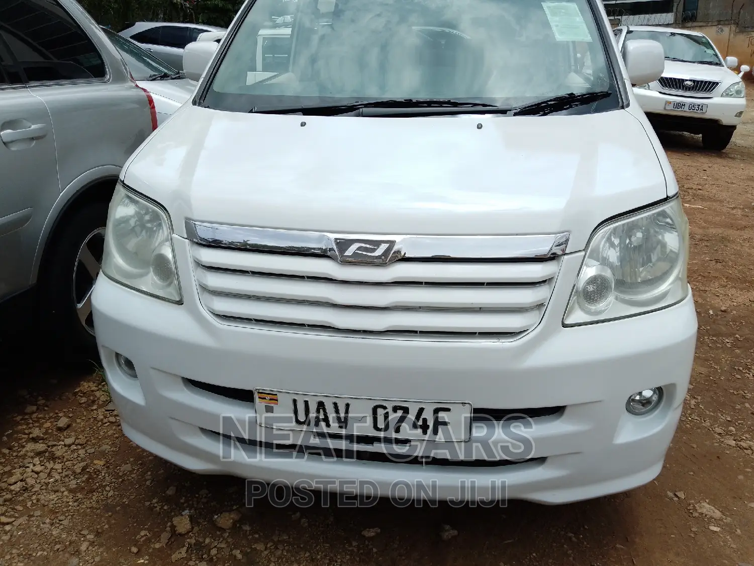 Toyota Noah 2002 Pearl