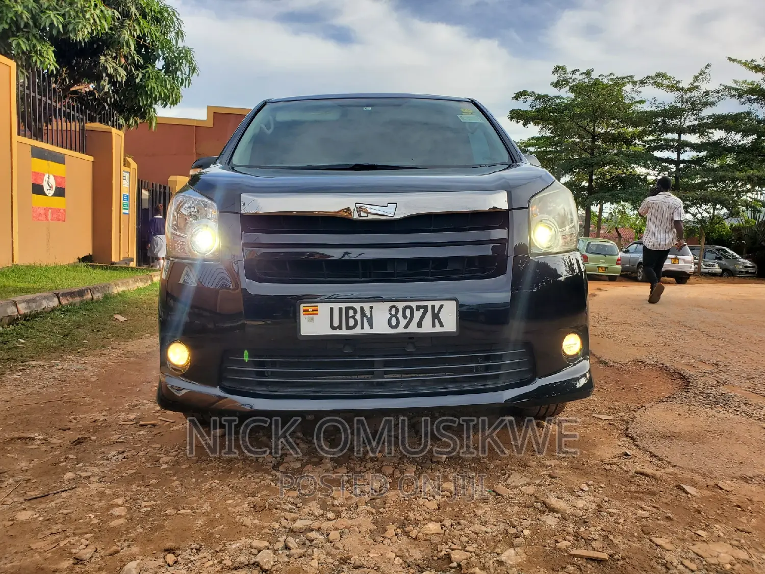 Toyota Noah 2.0 143hp AWD (7 Seater) 2009 Black