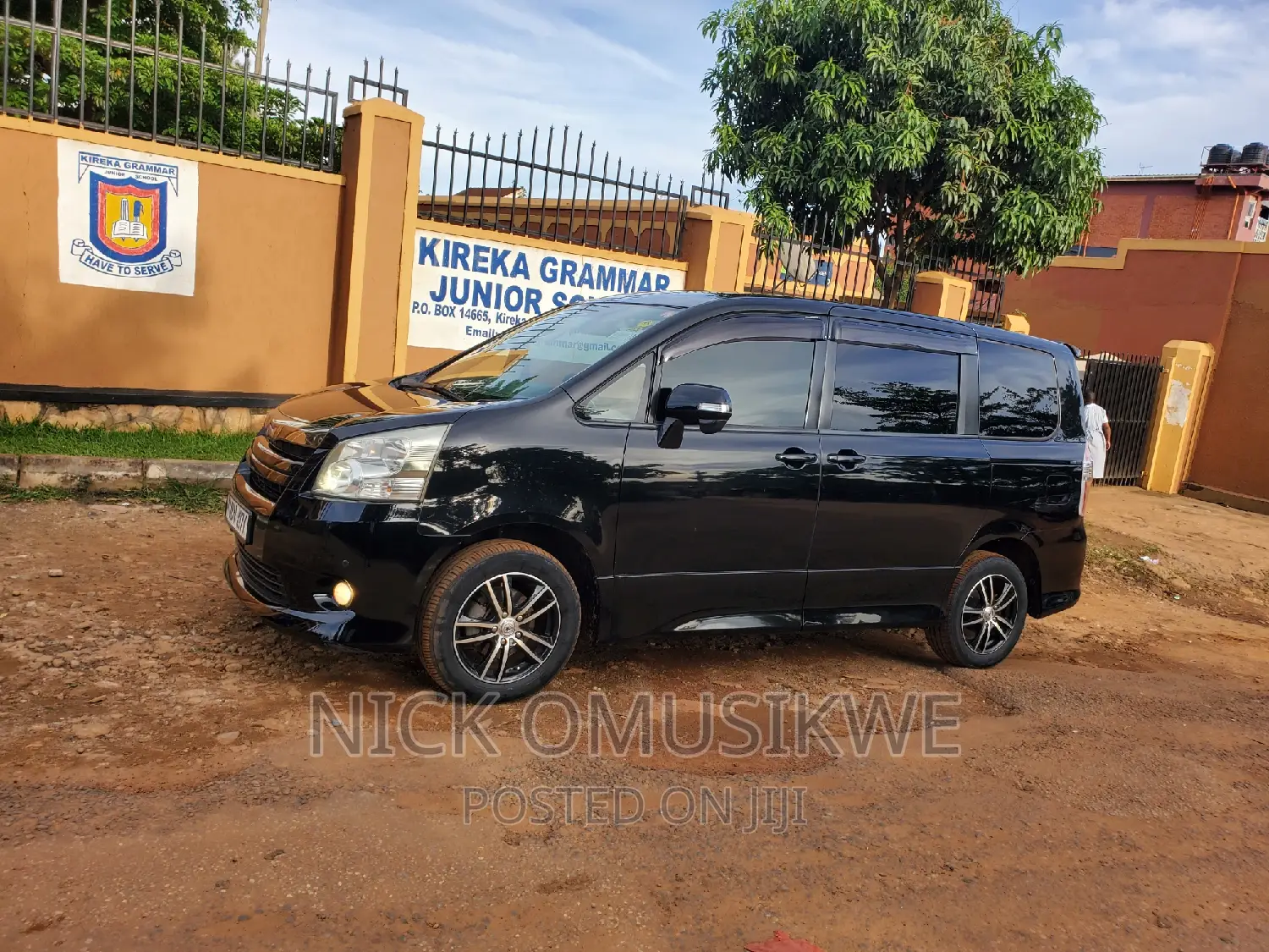 Toyota Noah 2.0 143hp AWD (7 Seater) 2009 Black